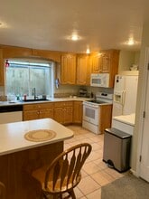 1642 E Fort Union Blvd in Cottonwood Heights, UT - Building Photo - Building Photo