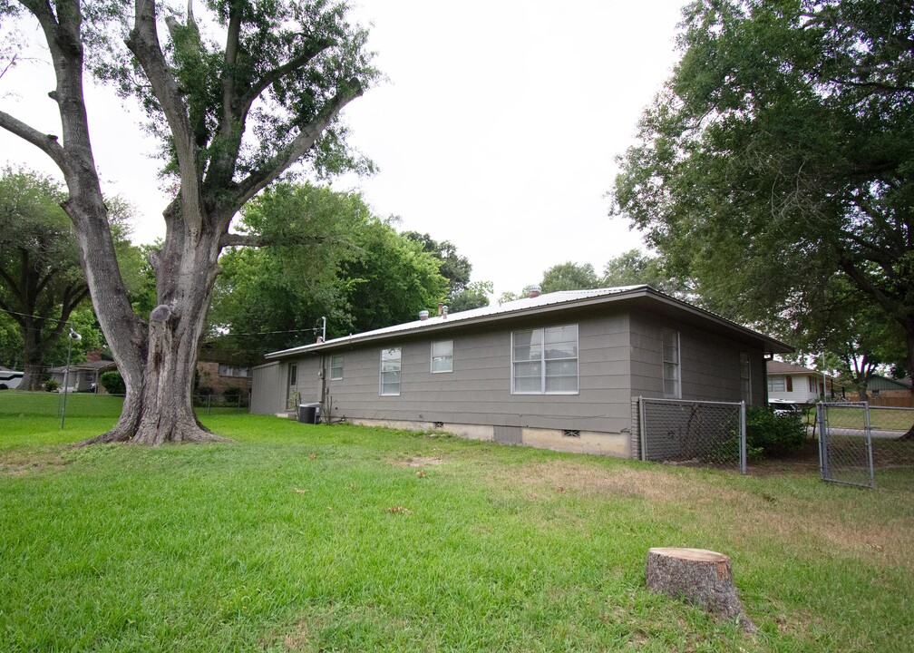 601 Atlow Dr in Brenham, TX - Building Photo