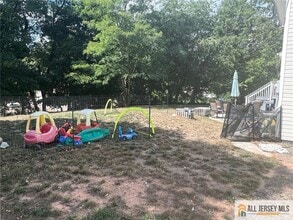 139 Rues Ln in East Brunswick, NJ - Building Photo - Building Photo