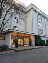 10129 Main St in Bellevue, WA - Building Photo