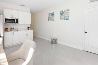 13630 SW 186th Ln, Unit B in Miami, FL - Building Photo - Building Photo