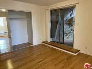 2401 Effie St in Los Angeles, CA - Building Photo - Building Photo