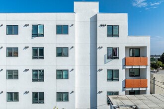 3326 W 52nd St in Los Angeles, CA - Building Photo - Building Photo