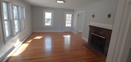 11 Winchester St in Southborough, MA - Building Photo - Building Photo