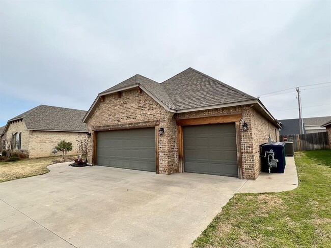 6516 Bentley Dr in Oklahoma City, OK - Building Photo - Building Photo