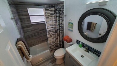 5414 SW 44th Ave in Fort Lauderdale, FL - Building Photo - Building Photo