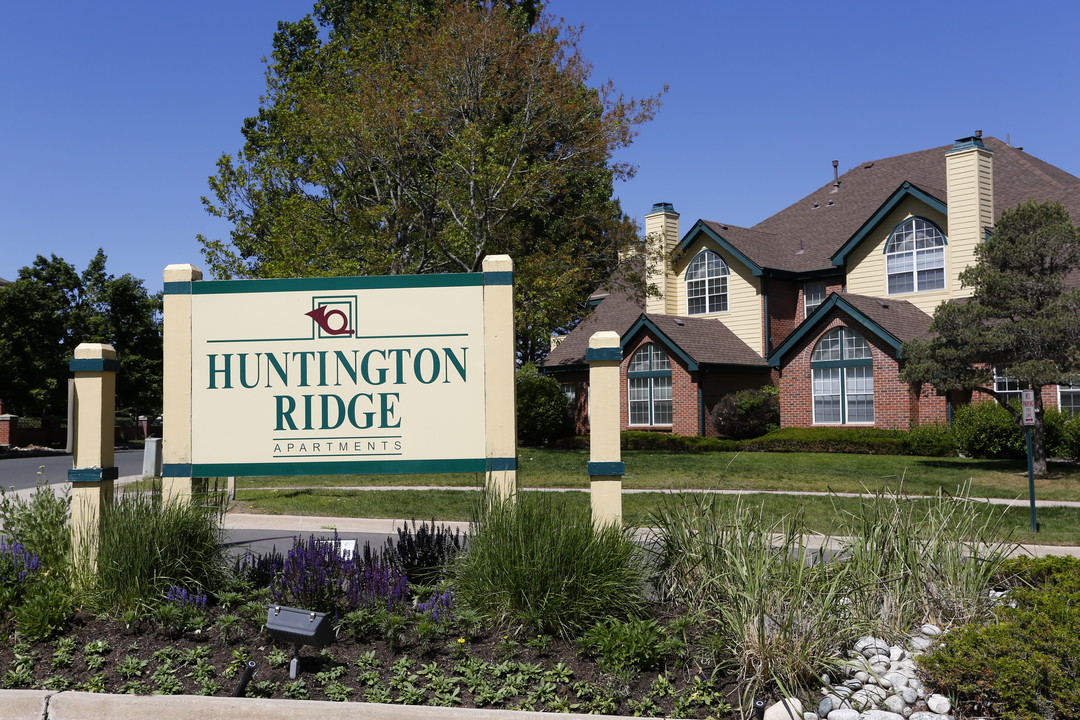 Huntington Ridge Apartments in Denver, CO - Building Photo