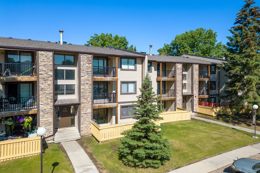 Castleview Park in Calgary, AB - Building Photo