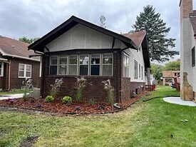 1349 Schletti St N in St. Paul, MN - Building Photo