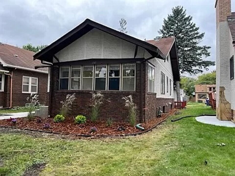1349 Schletti St N in St. Paul, MN - Building Photo