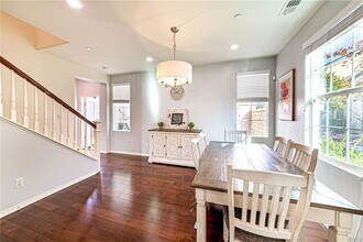 24341 Verdugo Cir in Santa Clarita, CA - Foto de edificio - Building Photo