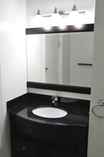 1 Flora St in Ottawa, ON - Building Photo - Building Photo
