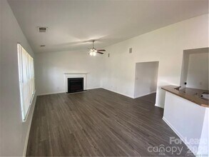 1425 Eastway Dr in Dallas, NC - Building Photo - Building Photo