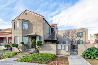 Polaris Apartments in San Jose, CA - Foto de edificio - Building Photo