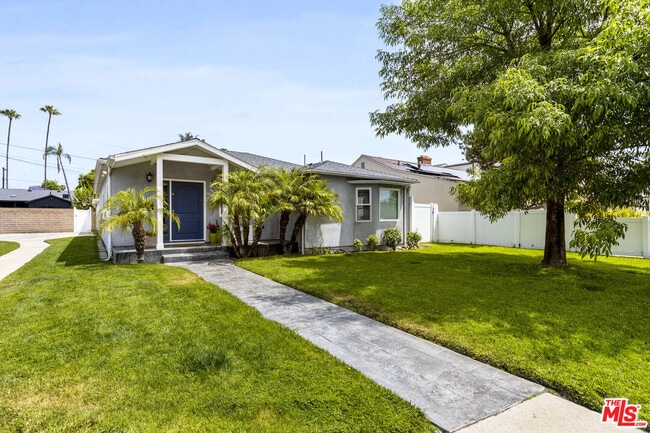 12327 Hatteras St in Los Angeles, CA - Building Photo - Building Photo