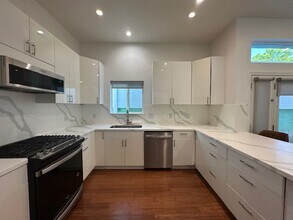 10939 Whitaker Ave in Los Angeles, CA - Building Photo - Building Photo