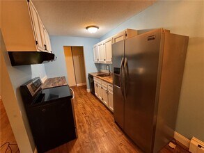 4584 Cedar Lk Rd S in St. Louis Park, MN - Building Photo - Building Photo