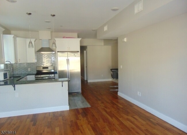 108 Mill St in Paterson, NJ - Building Photo - Building Photo