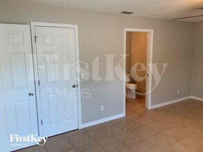11093 Sunnydale Ave in Englewood, FL - Foto de edificio - Building Photo