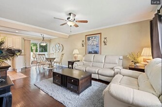 304 Unqua Rd in Massapequa, NY - Building Photo - Building Photo