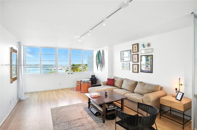 1670 Lincoln Ct in Miami Beach, FL - Building Photo - Building Photo