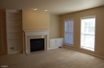 5706 Hampshire Ln in Ypsilanti, MI - Building Photo - Building Photo