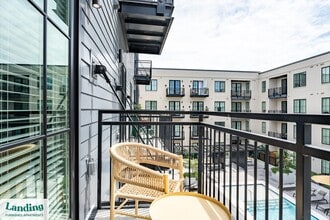 300 E Broad St, Unit 451 in Savannah, GA - Building Photo - Building Photo