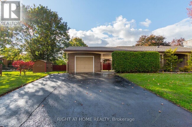 899 Florell Dr in Oshawa, ON - Building Photo - Building Photo