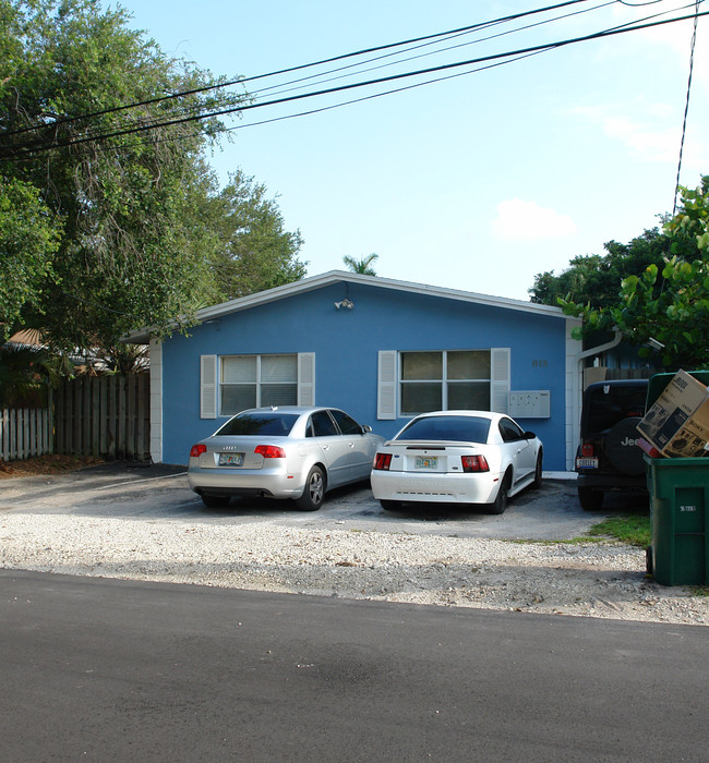 813 Coontie Ct in Fort Lauderdale, FL - Building Photo - Building Photo