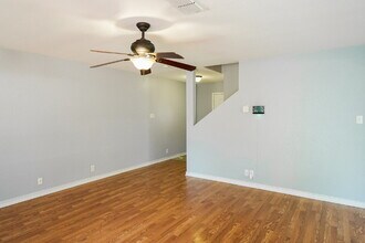 16414 Royal Horse in Selma, TX - Foto de edificio - Building Photo