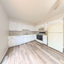 611 Hickory Hill Ln in Des Moines, IA - Building Photo - Building Photo