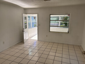 2560 Congress St in Ft. Myers, FL - Building Photo - Building Photo