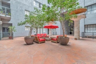 420 San Pedro St in Los Angeles, CA - Foto de edificio - Building Photo