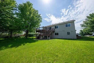 1281 Applewood Way in Shakopee, MN - Foto de edificio - Building Photo