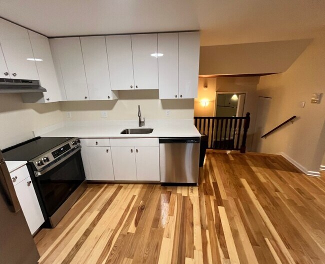 25 Bow St, Unit 1 in Somerville, MA - Foto de edificio - Building Photo