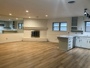 824 Livingston Dr in Hurst, TX - Building Photo - Building Photo