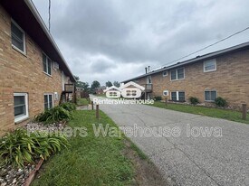 110 NW College Ave in Ankeny, IA - Building Photo