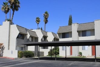 Country Club Vista in Bakersfield, CA - Foto de edificio - Building Photo