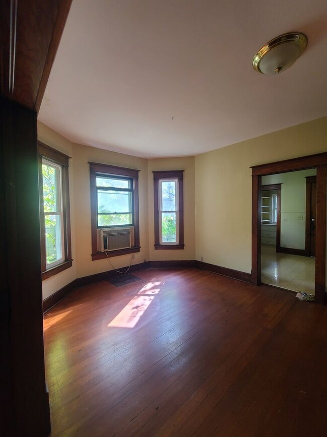 401 1/2 W Vine St in Champaign, IL - Building Photo - Building Photo