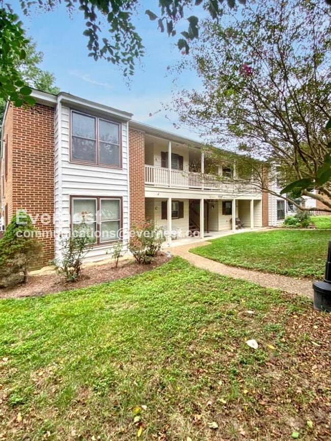 302 Patriot Ln