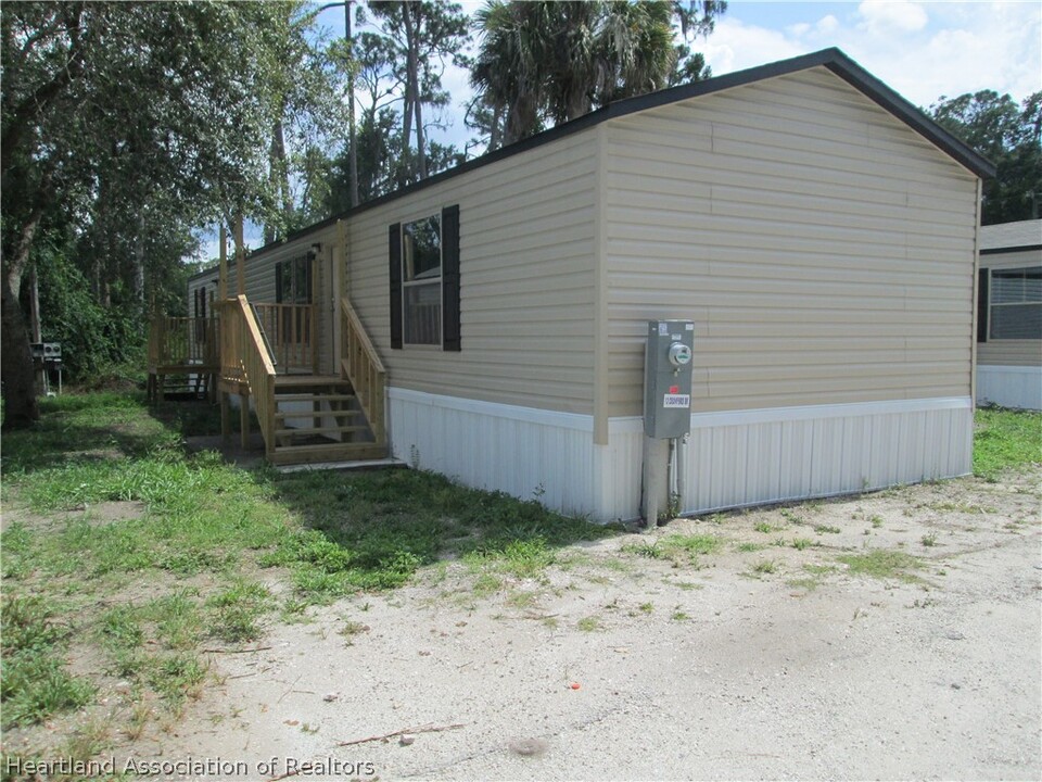 13 Crawford Dr in Lake Placid, FL - Building Photo