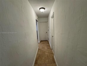 8540 NW 25th Ct in Sunrise, FL - Building Photo - Building Photo