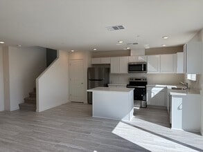 8161 Whippersnapper Wy in Roseville, CA - Building Photo - Building Photo