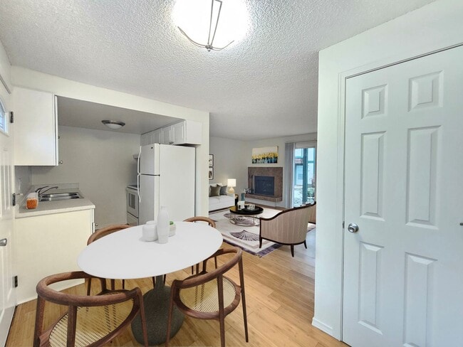 2121 E Upriver Dr in Spokane, WA - Building Photo - Building Photo