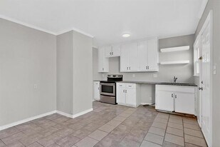 4715 Cowan Ave in Dallas, TX - Building Photo