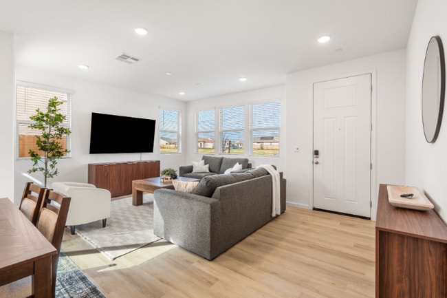 8304 Eleodoro Wy in Elk Grove, CA - Building Photo - Building Photo