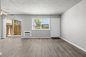 Sahara Apartments in Merced, CA - Foto de edificio - Building Photo