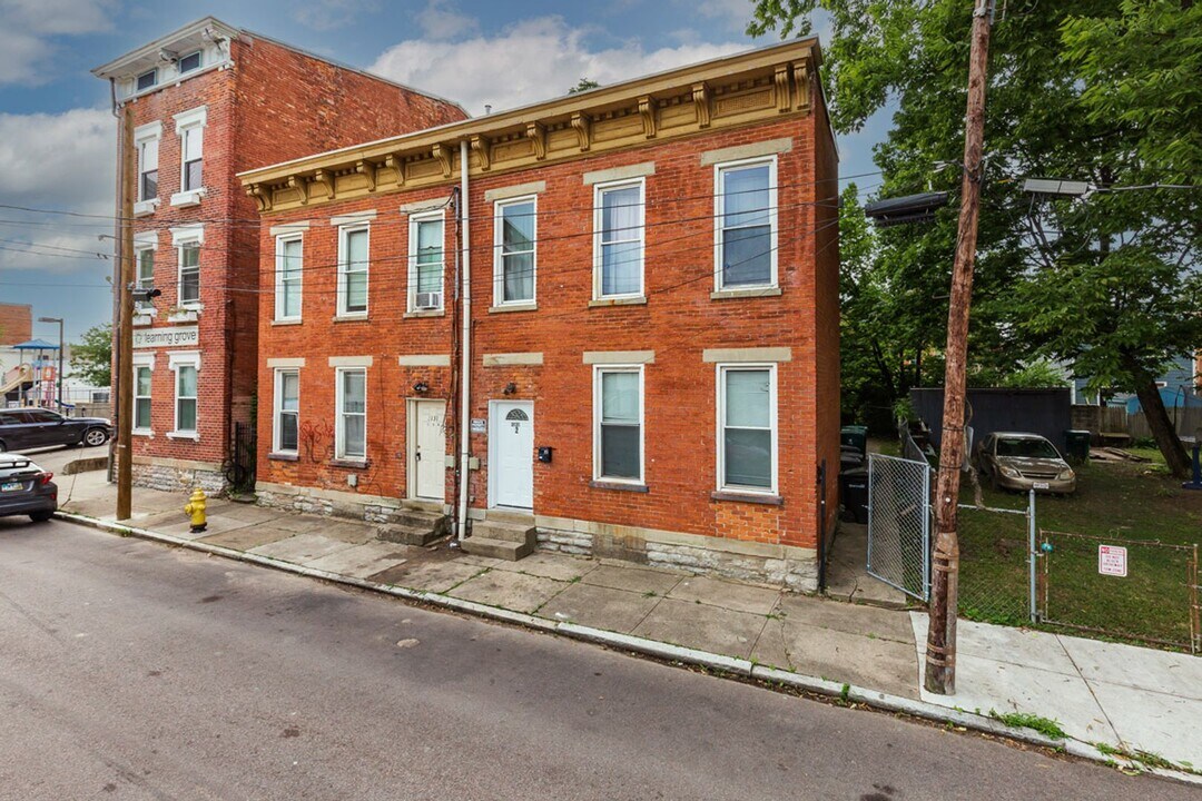 2131 Staebler St in Cincinnati, OH - Building Photo