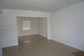 300 SW 52nd Ave in Coral Gables, FL - Building Photo - Building Photo