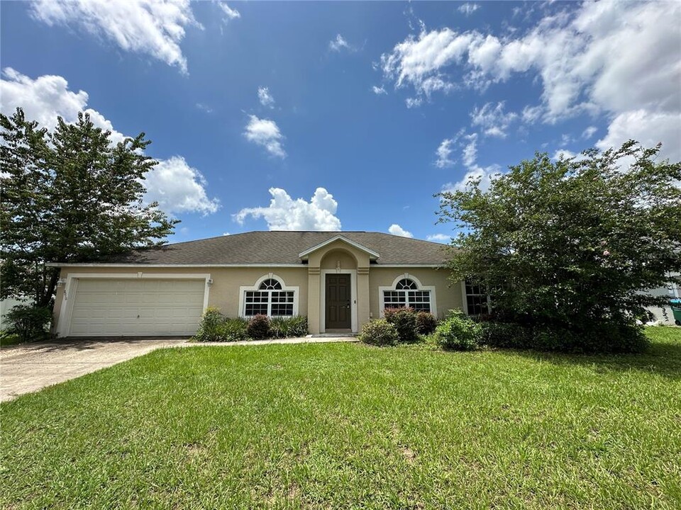 8016 SE 62nd Ln in Ocala, FL - Building Photo